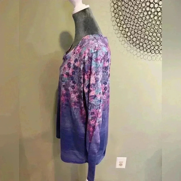 Women’s V-Neck long sleeve shirt purple with flower print - Size Large - Picture 4 of 4